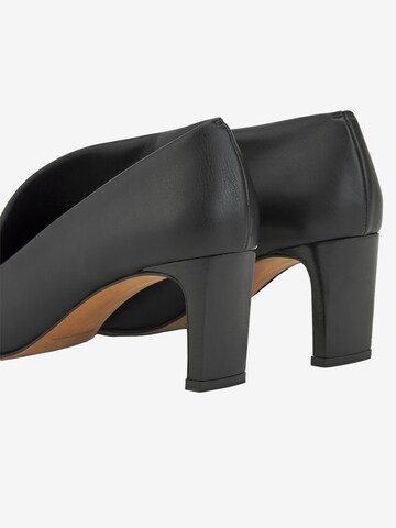 Adolfo Dominguez Pumps in Black