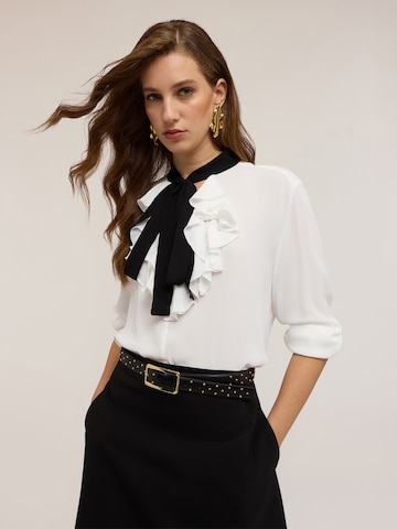 MOTIVI - Blusa en blanco