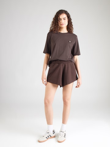GUESS Функциональная футболка 'COLETTE' в Коричневый