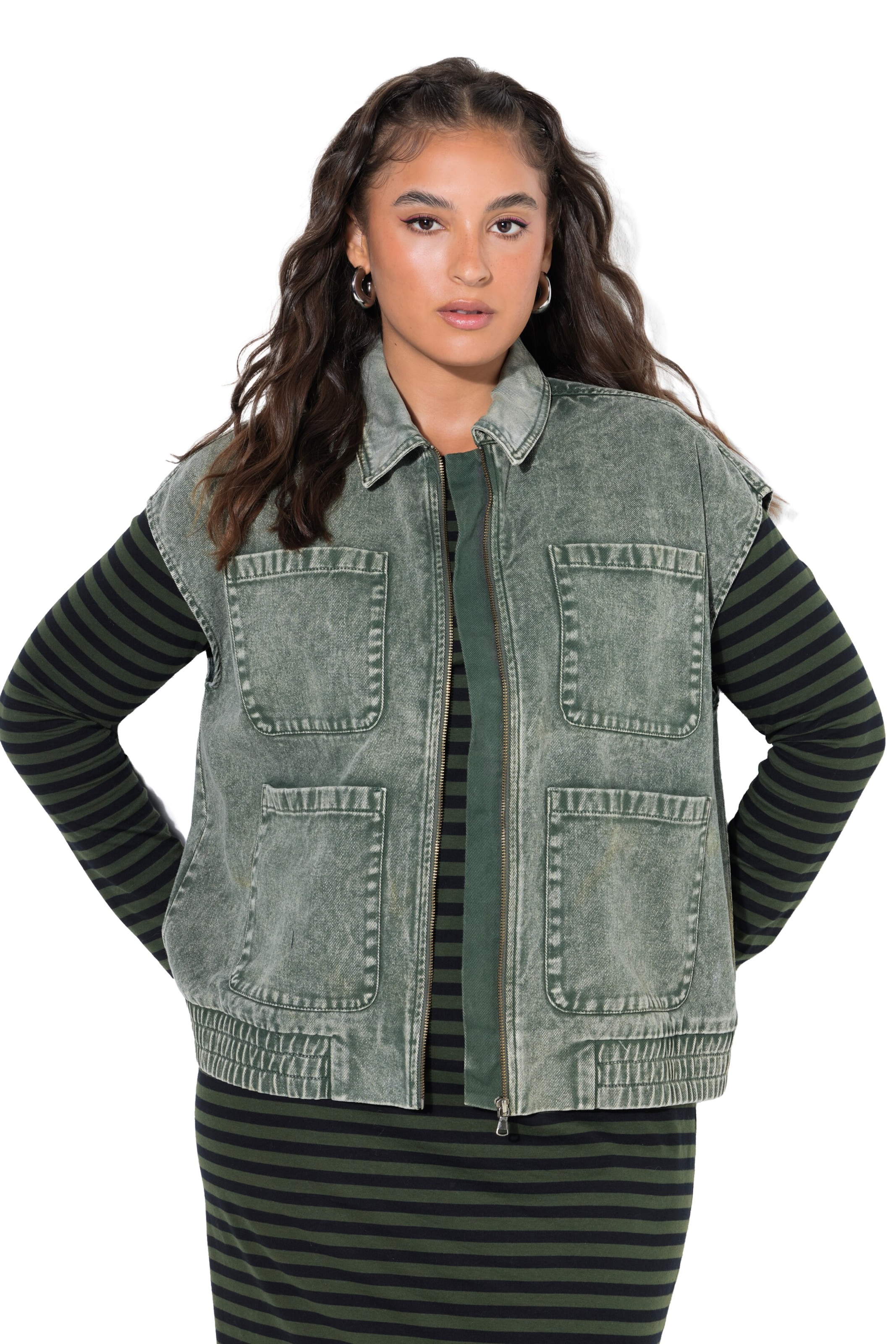 Studio Untold Vest in Green: front