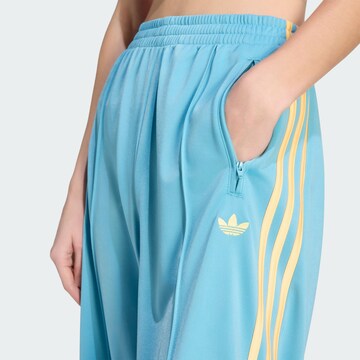 ADIDAS ORIGINALSWide Leg/ Široke nogavice Hlače 'Firebird' - plava boja