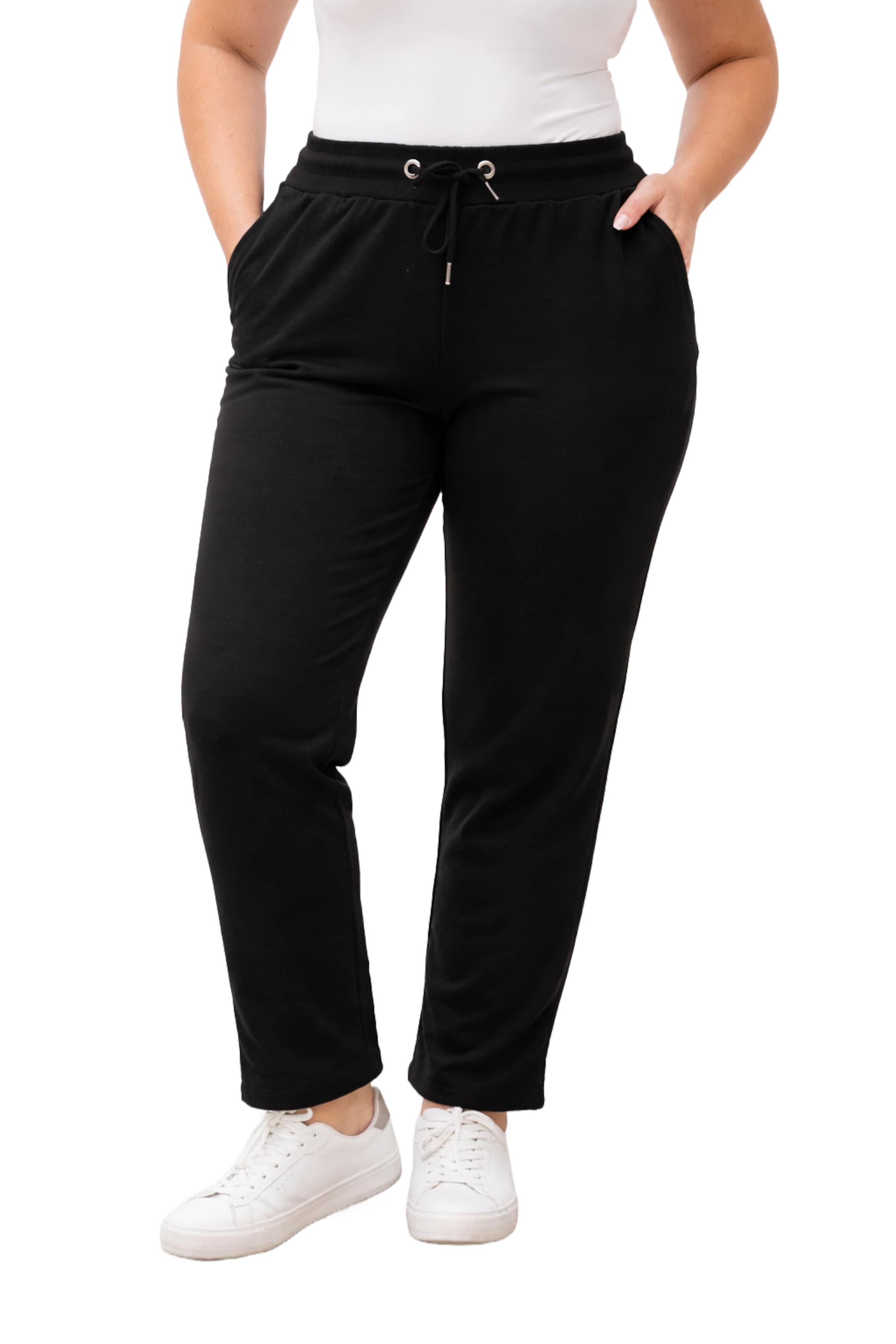 Shape Of You Tapered Broek in Zwart: voorkant
