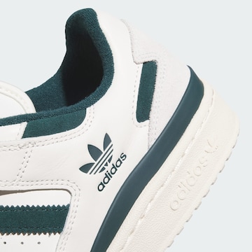 ADIDAS ORIGINALS Ниски маратонки 'Forum' в бяло