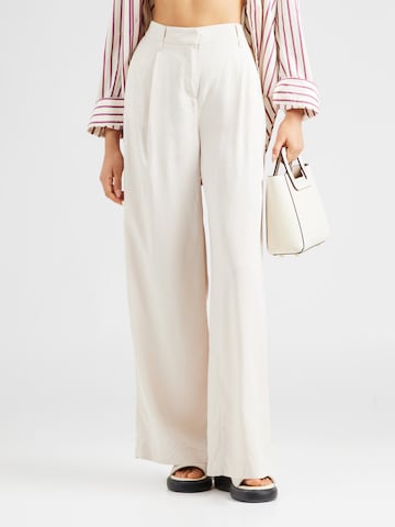 COMMA Wide leg Pleat-Front Pants in Beige: front