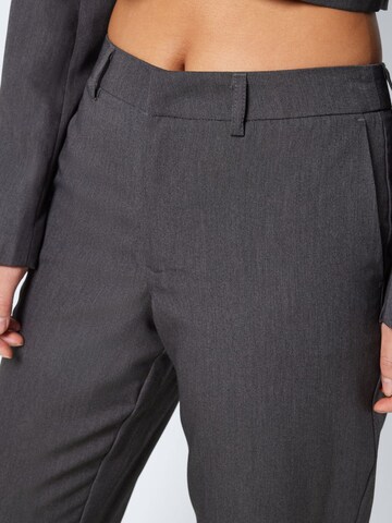 Noisy may Regular Trousers 'Thea Vivian' in Grey