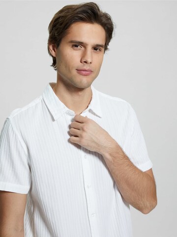 GUESS Regular fit Button Up Shirt in White