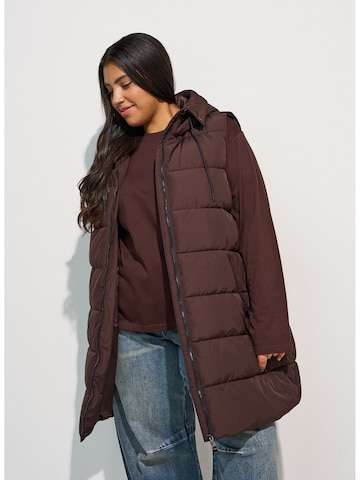 Zizzi Bodywarmer 'CARYLIE' in Bruin