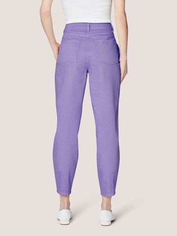MADELEINE Tapered Jeans in Lila