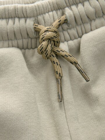 Next Tapered Hose in Grau