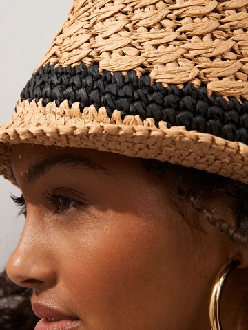 Next Hoed in Beige
