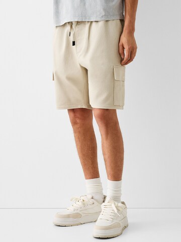 Bershka Loose fit Cargo Pants in Beige: front