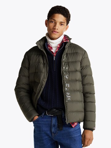 Tommy Jeans Winterjas in Groen: voorkant