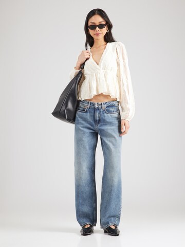 Gina Tricot Блузка в Бежевый