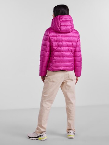 PIECES Between-season jacket 'BIRDIE' in Pink