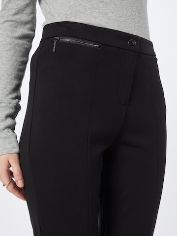 COMMA Slimfit Kalhoty – černá