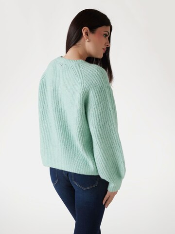 GUESS Strickjacke in Grün
