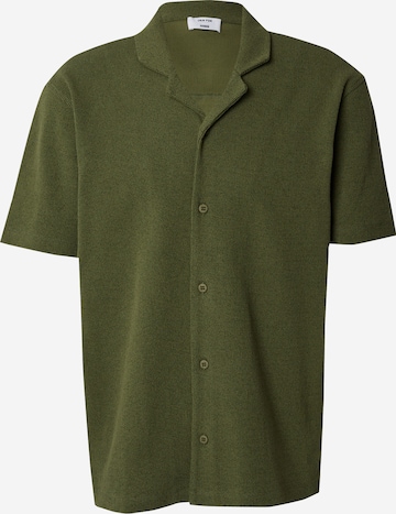 DAN FOX APPAREL - Ajuste regular Camisa 'Leon' en verde: frente