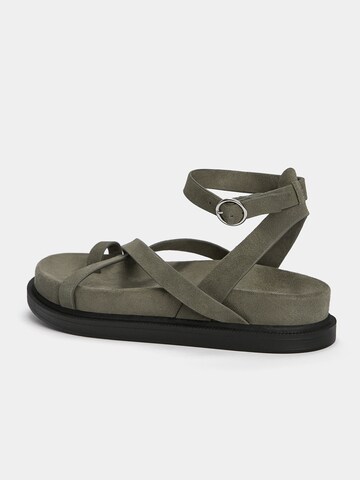Pull&Bear Sandale in Grün