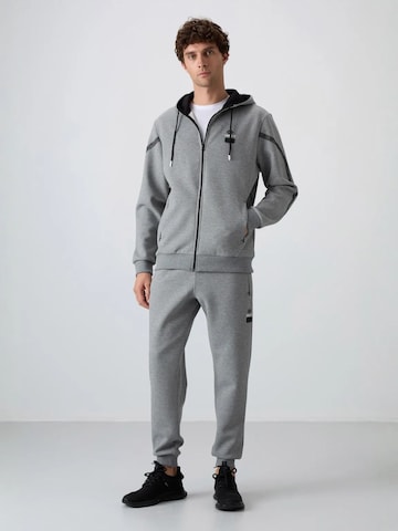 Tommy Life Sweat suit in Grey: front