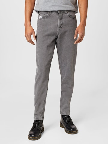 Karl Kani Loose fit Jeans in Grey: front