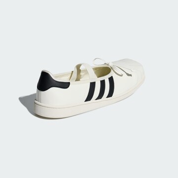 ADIDAS ORIGINALS - Zapatillas deportivas bajas 'Jennie Superstar' en blanco