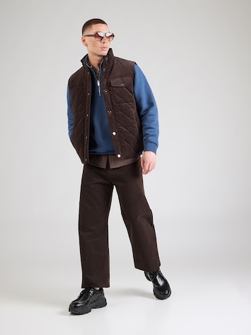 bugatti Liivi värissä ruskea