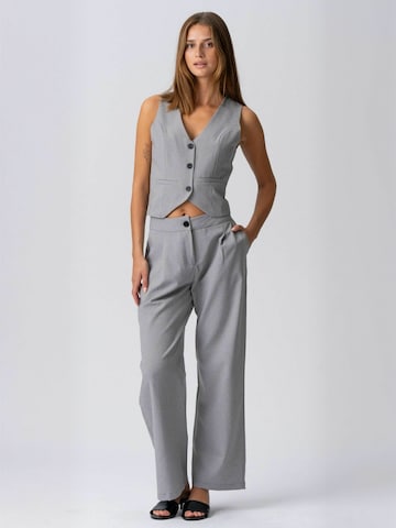 Regular Pantaloni ' Natalie ' de la TEESHOPPEN pe gri: față