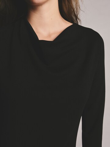 Rochie de la Next pe negru