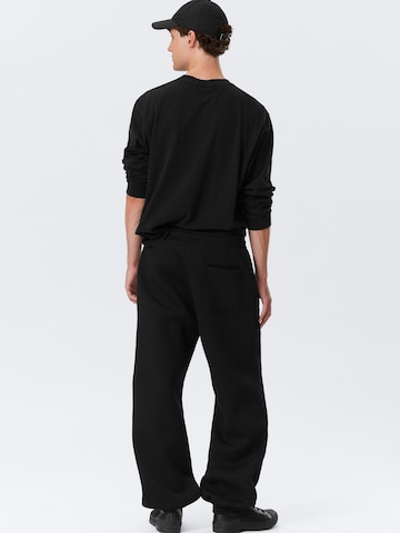 Tapered Pantaloni 'Simon' di WEEKDAY in nero