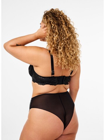 Devoted by Zizzi Slip 'LEWA' in Black