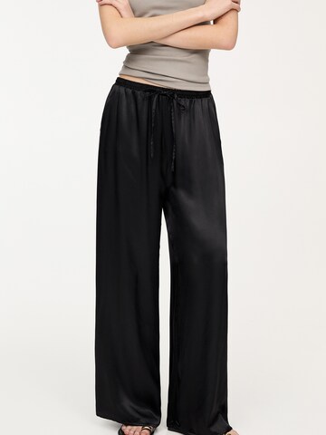 Wide leg Pantaloni di Pull&Bear in nero: frontale