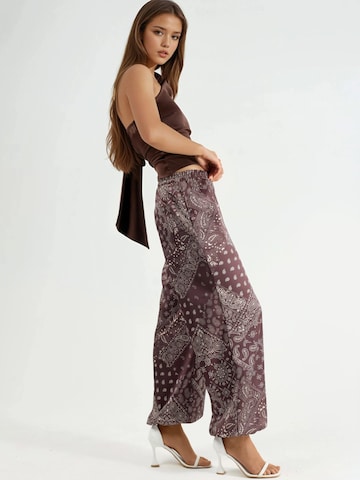Qu Style Tapered Trousers in Brown