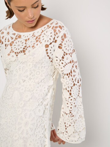 Apricot Floral Crochet Shift Mini Dress ' ' in Weiß