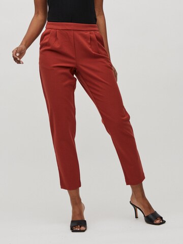 VILA - Tapered Pantalón plisado 'Titti' en rojo: frente