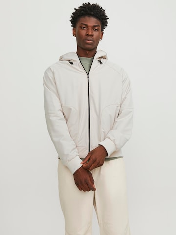 Veste mi-saison 'TRACK' JACK & JONES en beige : devant