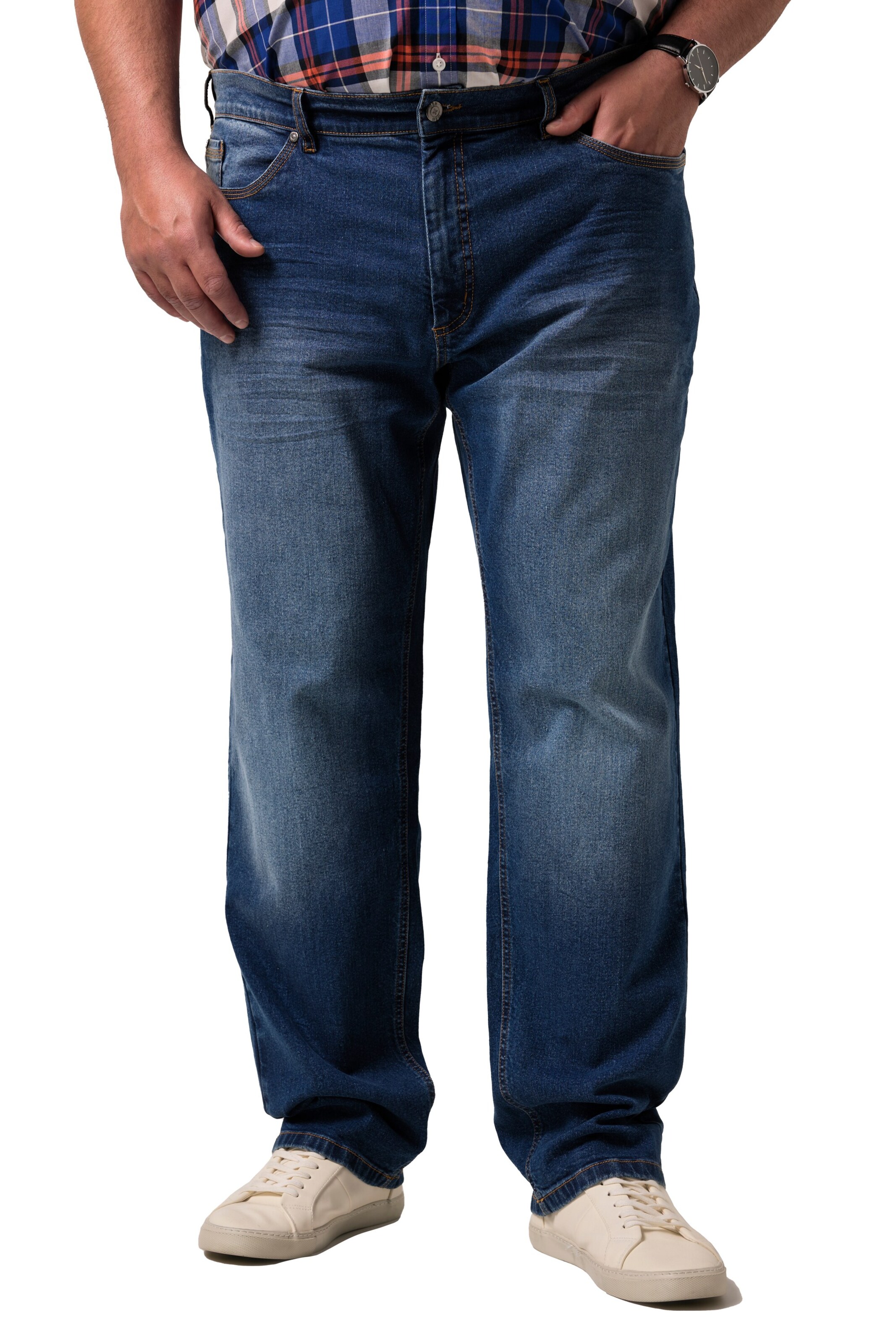 Men Plus Tapered Jeans in Blue: front