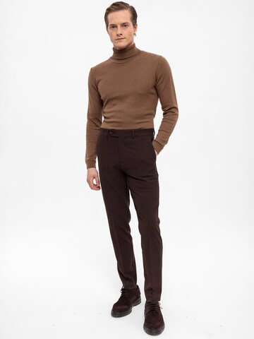 Coupe slim Pantalon Antioch en marron