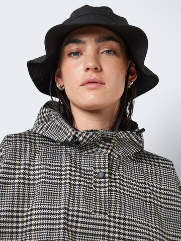 Noisy may Between-seasons coat 'SKY' in Black