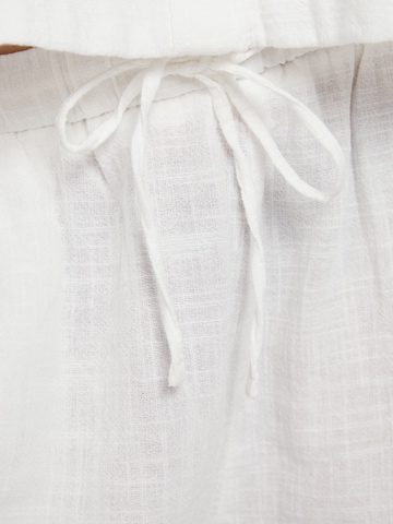 Bershka Широка кройка Панталон в бяло