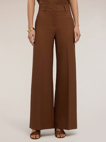MOTIVI Wide leg Trousers in Brown: front