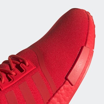 ADIDAS ORIGINALS Sneakers low 'NMD R1' i rød