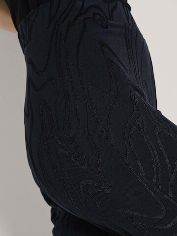MADELEINE Loosefit Broek in Zwart