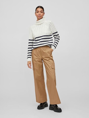 VILA Loose fit Cargo trousers in Beige