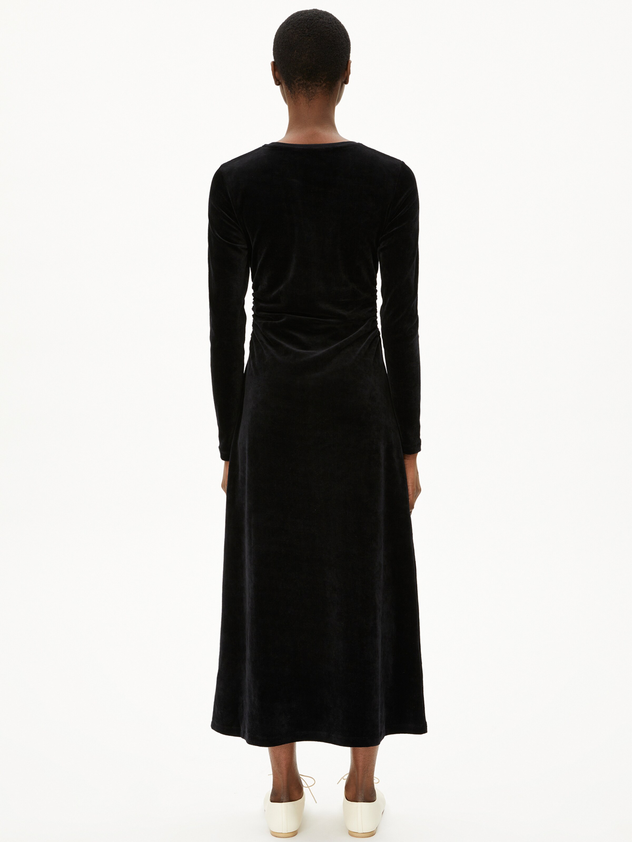 ARMEDANGELS Kleid ADAAJA VELVET in Schwarz: Vorderseite