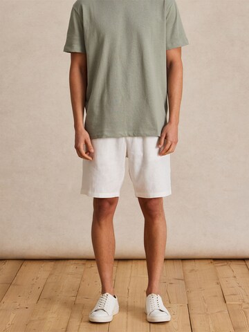 DAN FOX APPAREL Regular Trousers 'Leonas' in White: front