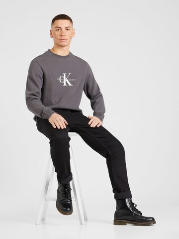 Tricou de la Calvin Klein Jeans pe gri