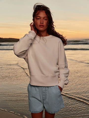 Sweat-shirt Next en blanc : devant