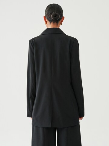 The Fated Blazer 'Elvina' in Black: back