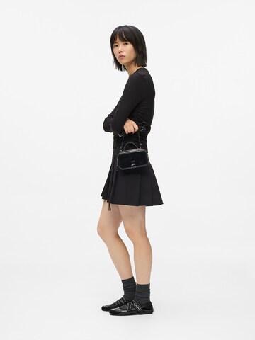 KARL LAGERFELD JEANS Olkalaukku värissä musta