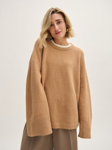 Tatiana Zidekova Sweater in Brown: front